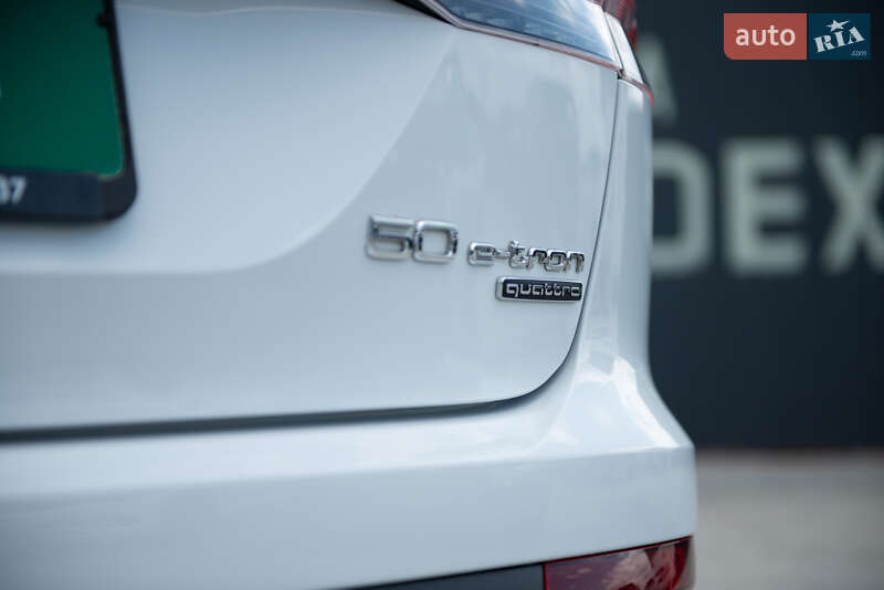 Позашляховик / Кросовер Audi Q4 e-tron 2022 в Мукачевому