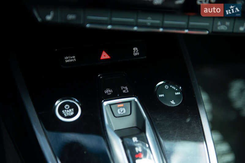 Позашляховик / Кросовер Audi Q4 e-tron 2022 в Мукачевому