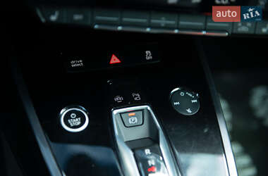Позашляховик / Кросовер Audi Q4 e-tron 2022 в 