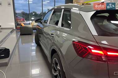 Позашляховик / Кросовер Audi Q4 e-tron 2025 в 