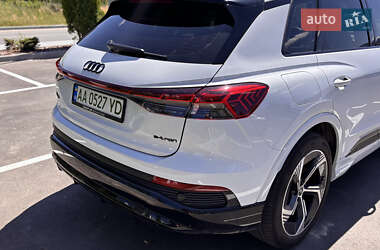 Позашляховик / Кросовер Audi Q4 e-tron 2023 в 