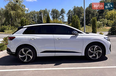Позашляховик / Кросовер Audi Q4 e-tron 2023 в 