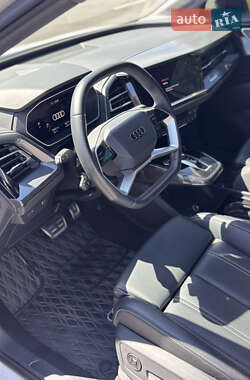Позашляховик / Кросовер Audi Q4 e-tron 2023 в 