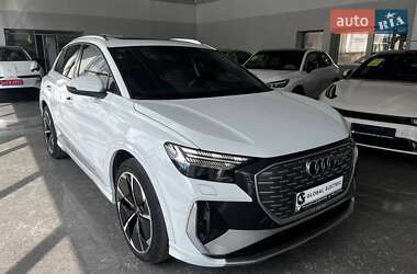 Позашляховик / Кросовер Audi Q4 e-tron 2022 в 