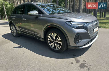 Позашляховик / Кросовер Audi Q4 e-tron 2021 в 