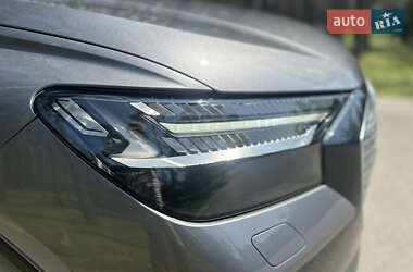 Позашляховик / Кросовер Audi Q4 e-tron 2021 в 
