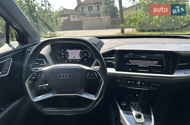 Позашляховик / Кросовер Audi Q4 e-tron 2021 в 