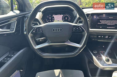 Позашляховик / Кросовер Audi Q4 e-tron 2021 в 