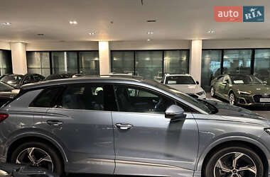 Позашляховик / Кросовер Audi Q4 e-tron 2023 в 