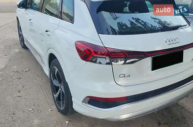 Внедорожник / Кроссовер Audi Q4 e-tron 2023 в 