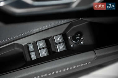 Позашляховик / Кросовер Audi Q4 e-tron 2022 в 