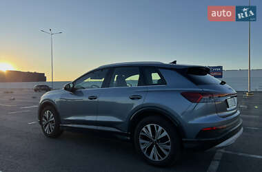 Позашляховик / Кросовер Audi Q4 e-tron 2021 в 