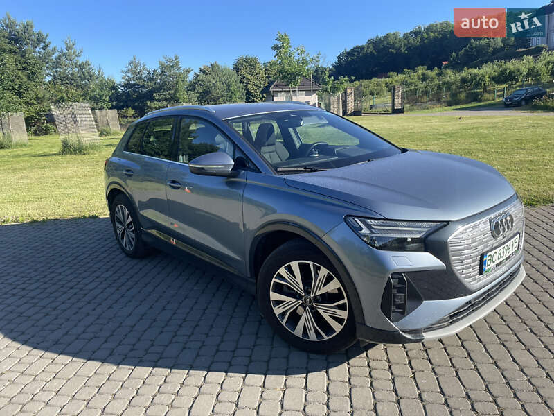 Позашляховик / Кросовер Audi Q4 e-tron 2021 в 