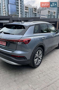 Позашляховик / Кросовер Audi Q4 e-tron 2021 в 