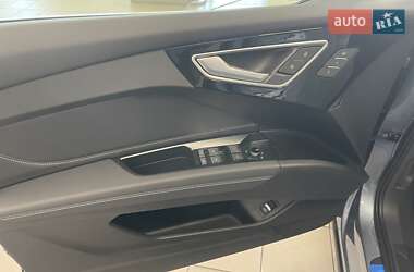 Позашляховик / Кросовер Audi Q4 e-tron 2025 в 