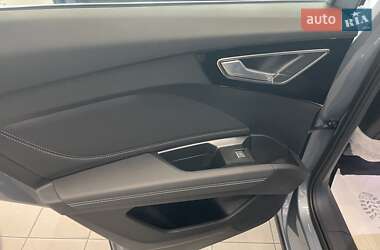 Позашляховик / Кросовер Audi Q4 e-tron 2025 в 