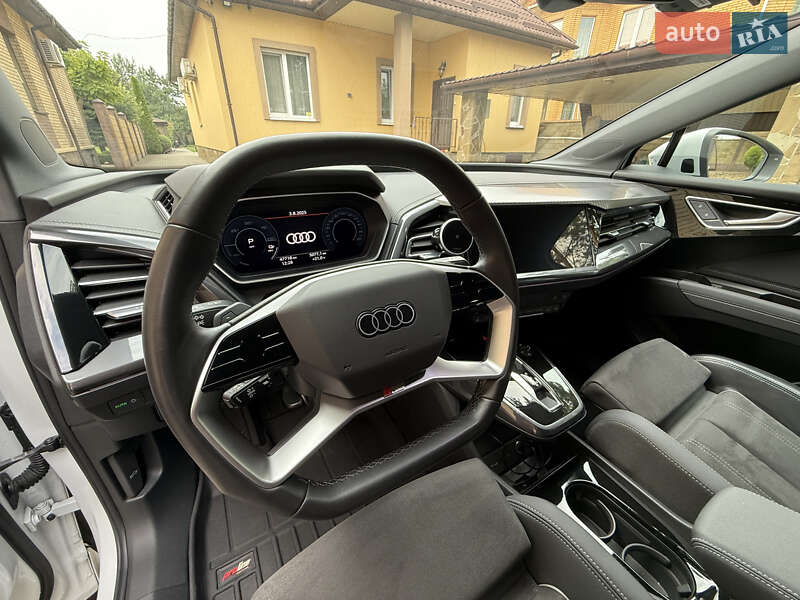 Позашляховик / Кросовер Audi Q4 e-tron 2023 в Дніпрі