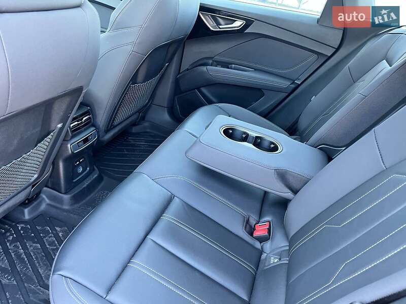 Внедорожник / Кроссовер Audi Q4 e-tron 2023 в Киеве