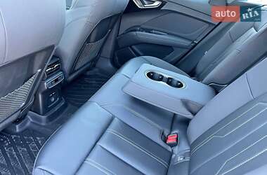 Позашляховик / Кросовер Audi Q4 e-tron 2023 в 