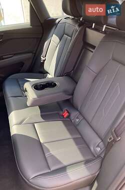 Внедорожник / Кроссовер Audi Q4 e-tron 2025 в 