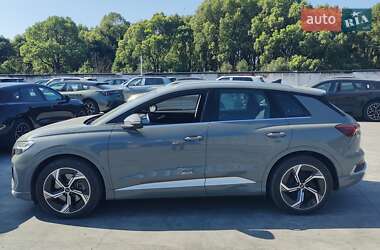 Позашляховик / Кросовер Audi Q4 e-tron 2022 в 