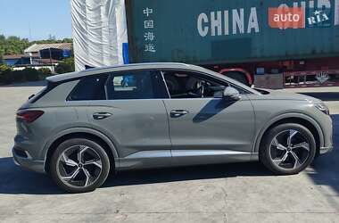 Позашляховик / Кросовер Audi Q4 e-tron 2022 в 