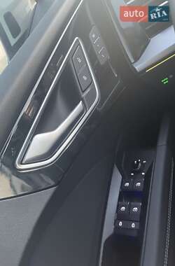 Внедорожник / Кроссовер Audi Q4 e-tron 2024 в 