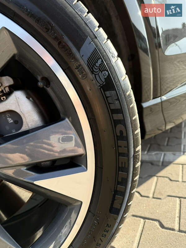 Внедорожник / Кроссовер Audi Q4 e-tron 2021 в Киеве