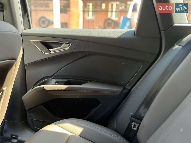 Позашляховик / Кросовер Audi Q4 e-tron 2022 в Дніпрі