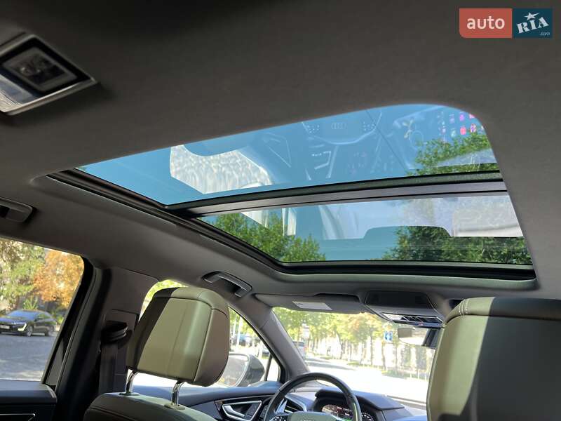 Позашляховик / Кросовер Audi Q4 e-tron 2022 в Дніпрі
