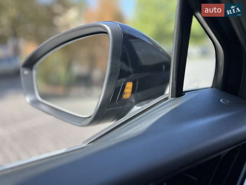 Позашляховик / Кросовер Audi Q4 e-tron 2022 в Дніпрі