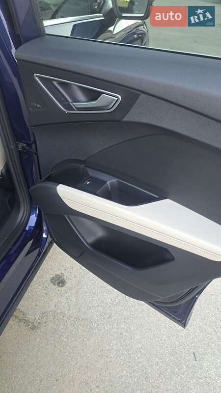 Позашляховик / Кросовер Audi Q4 e-tron 2023 в Борисполі