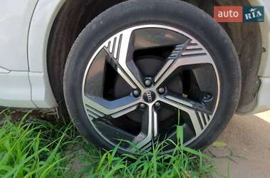 Внедорожник / Кроссовер Audi Q4 e-tron 2024 в 
