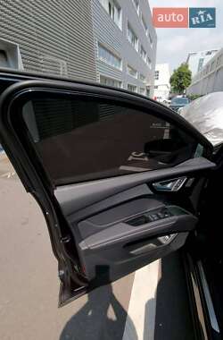 Позашляховик / Кросовер Audi Q4 e-tron 2024 в 