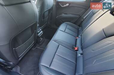 Внедорожник / Кроссовер Audi Q4 e-tron 2024 в 
