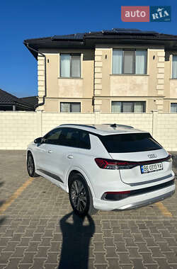 Позашляховик / Кросовер Audi Q4 e-tron 2023 в 