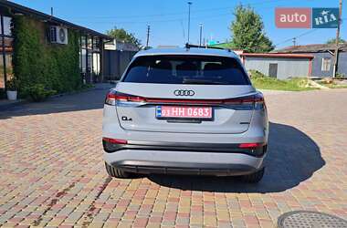 Позашляховик / Кросовер Audi Q4 e-tron 2023 в 