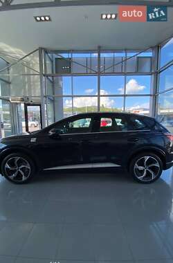 Позашляховик / Кросовер Audi Q4 e-tron 2024 в 