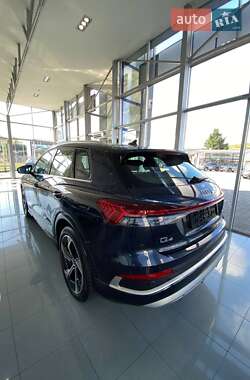 Позашляховик / Кросовер Audi Q4 e-tron 2024 в 