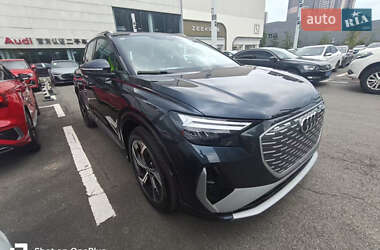 Внедорожник / Кроссовер Audi Q4 e-tron 2024 в 