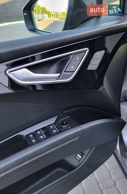 Внедорожник / Кроссовер Audi Q4 e-tron 2022 в 
