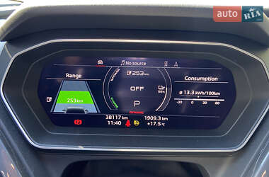 Внедорожник / Кроссовер Audi Q4 e-tron 2023 в 