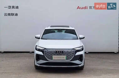 Позашляховик / Кросовер Audi Q4 e-tron 2023 в 
