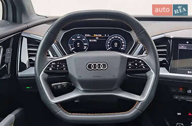 Позашляховик / Кросовер Audi Q4 e-tron 2023 в 