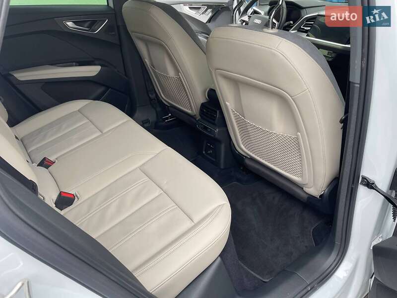 Позашляховик / Кросовер Audi Q4 e-tron 2023 в Івано-Франківську