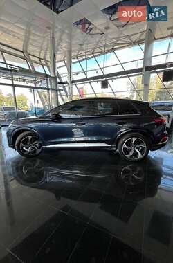 Позашляховик / Кросовер Audi Q4 e-tron 2023 в 