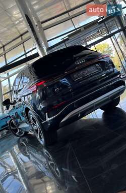 Позашляховик / Кросовер Audi Q4 e-tron 2023 в 
