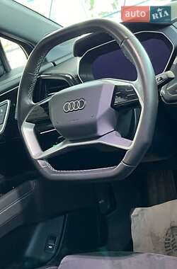Позашляховик / Кросовер Audi Q4 e-tron 2023 в 