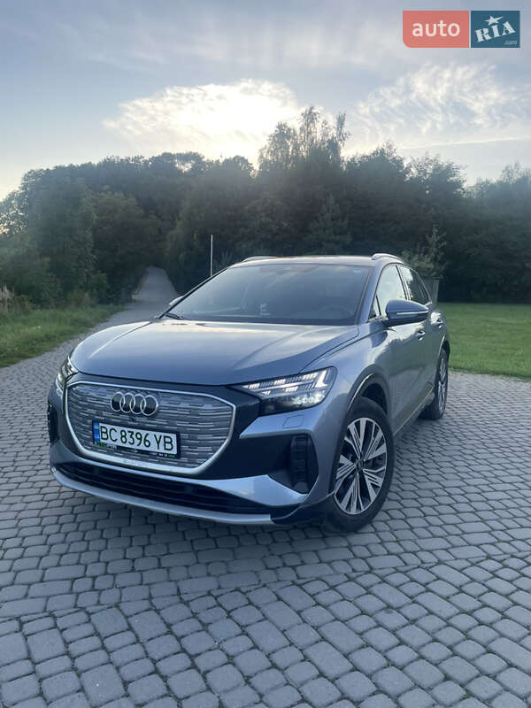 Позашляховик / Кросовер Audi Q4 e-tron 2021 в 