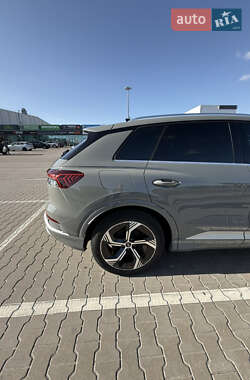 Внедорожник / Кроссовер Audi Q4 e-tron 2024 в 